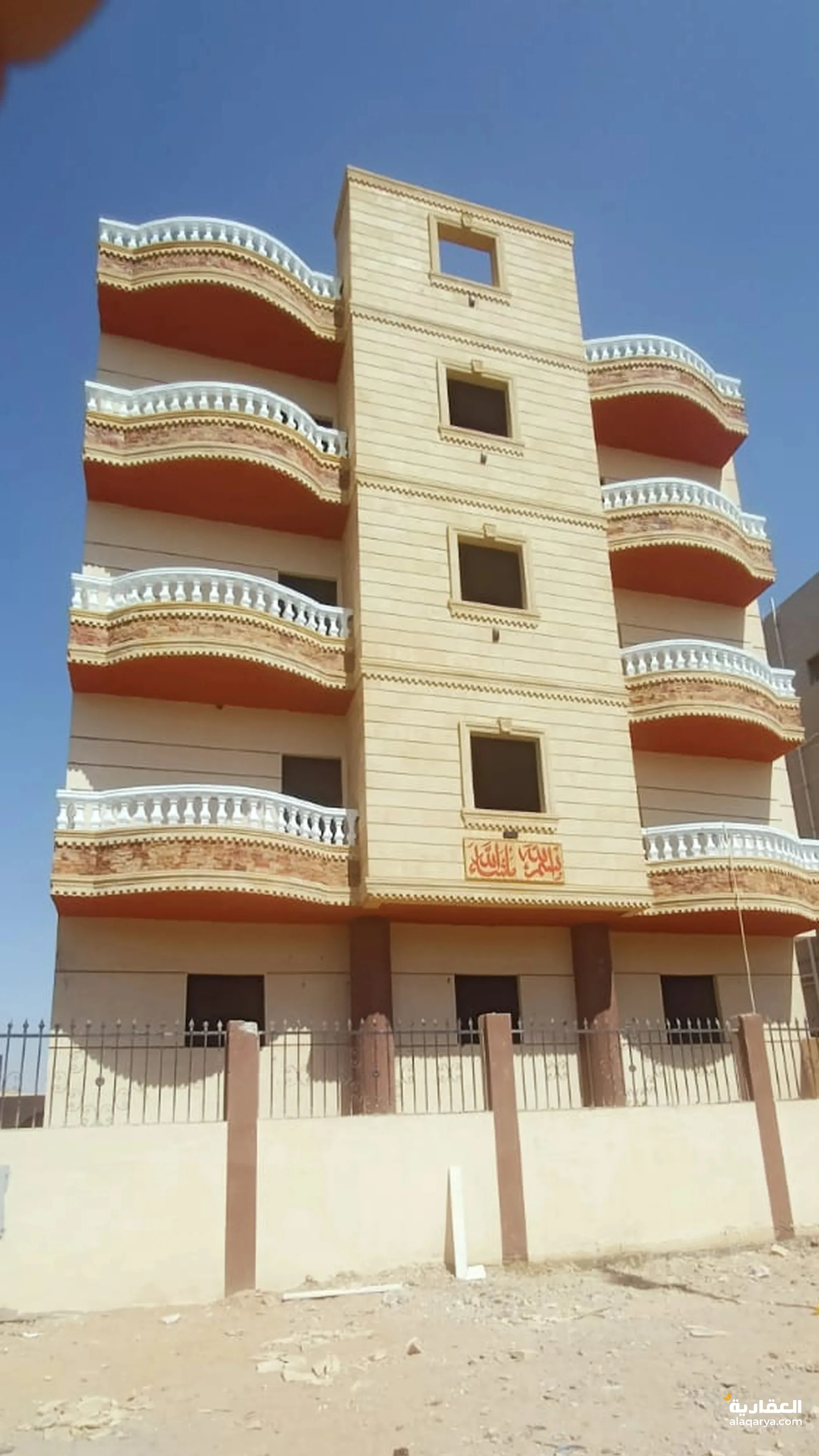 #شقق للبيع على الشارع التالته الرايسي أمام مدرسه الفندقيه