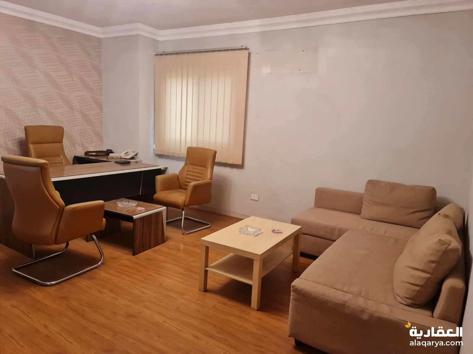 نصف مكتب مفروش للايجار