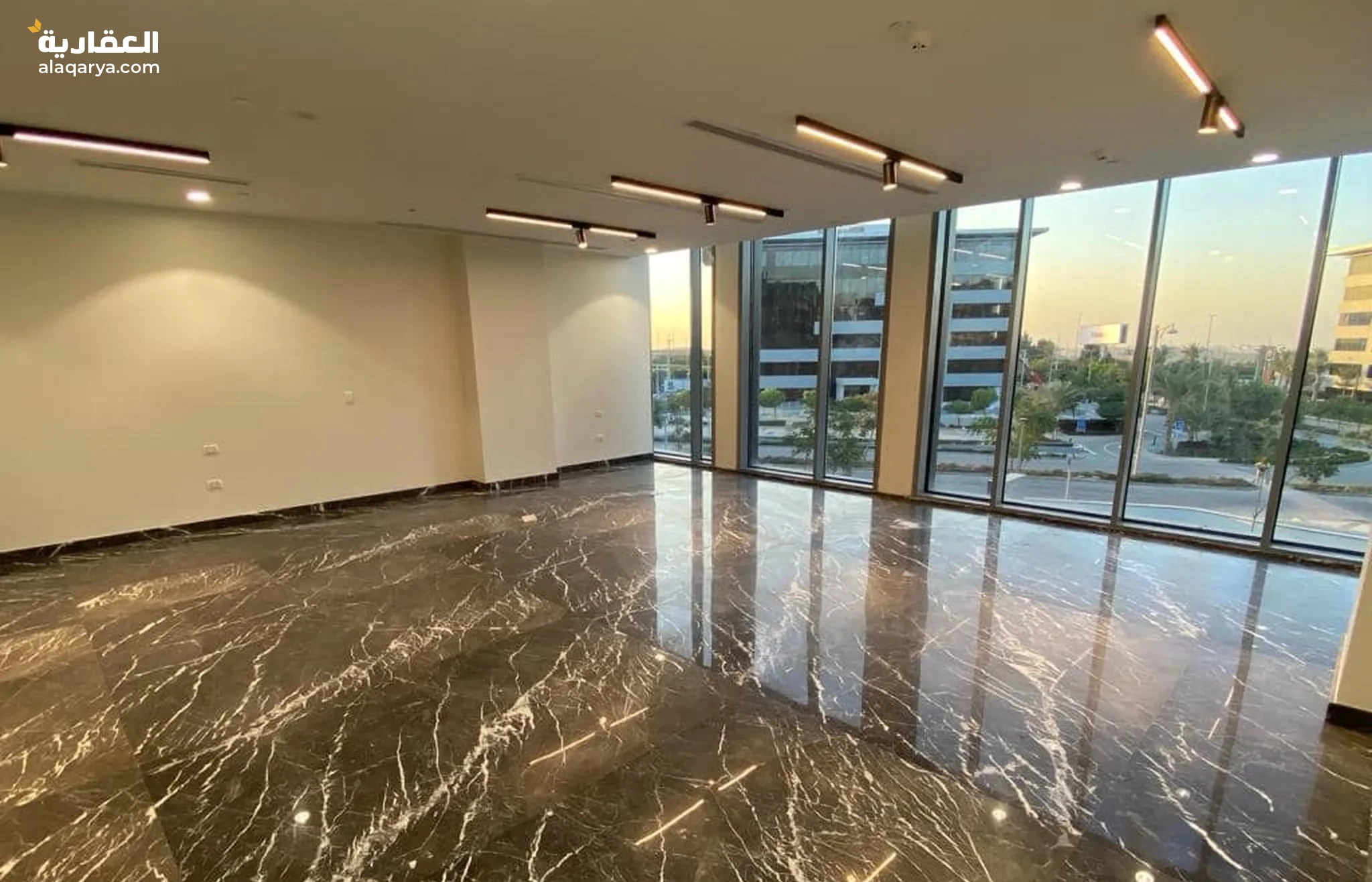 #مكتب اداري للبيع 30 ثانيه من شارع التسعين