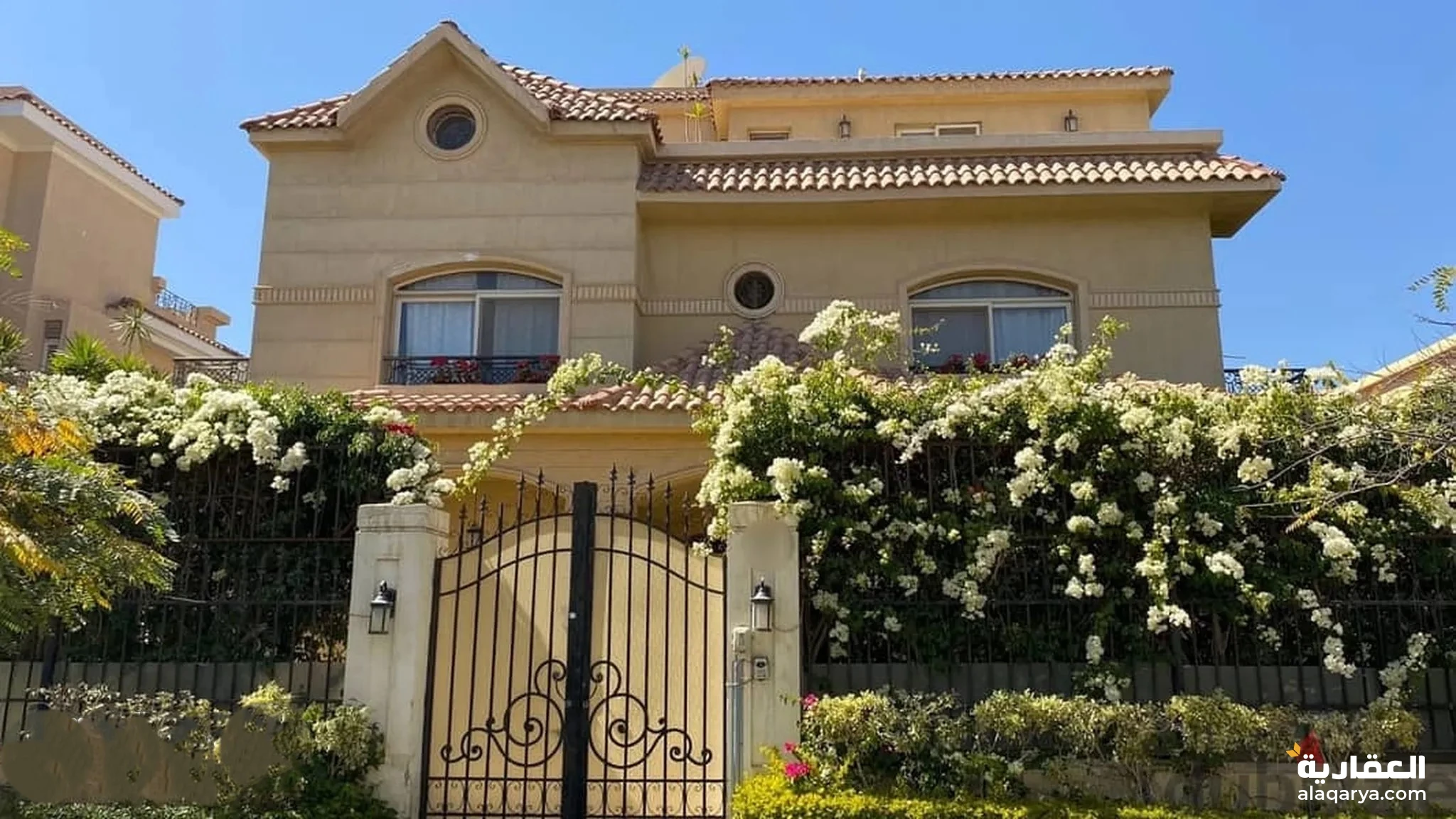 #ڤيلا (Tiwn house) 240متر استلام فوري بالتقسيط فى لاڤيستا الشروق Lavista elshoruk