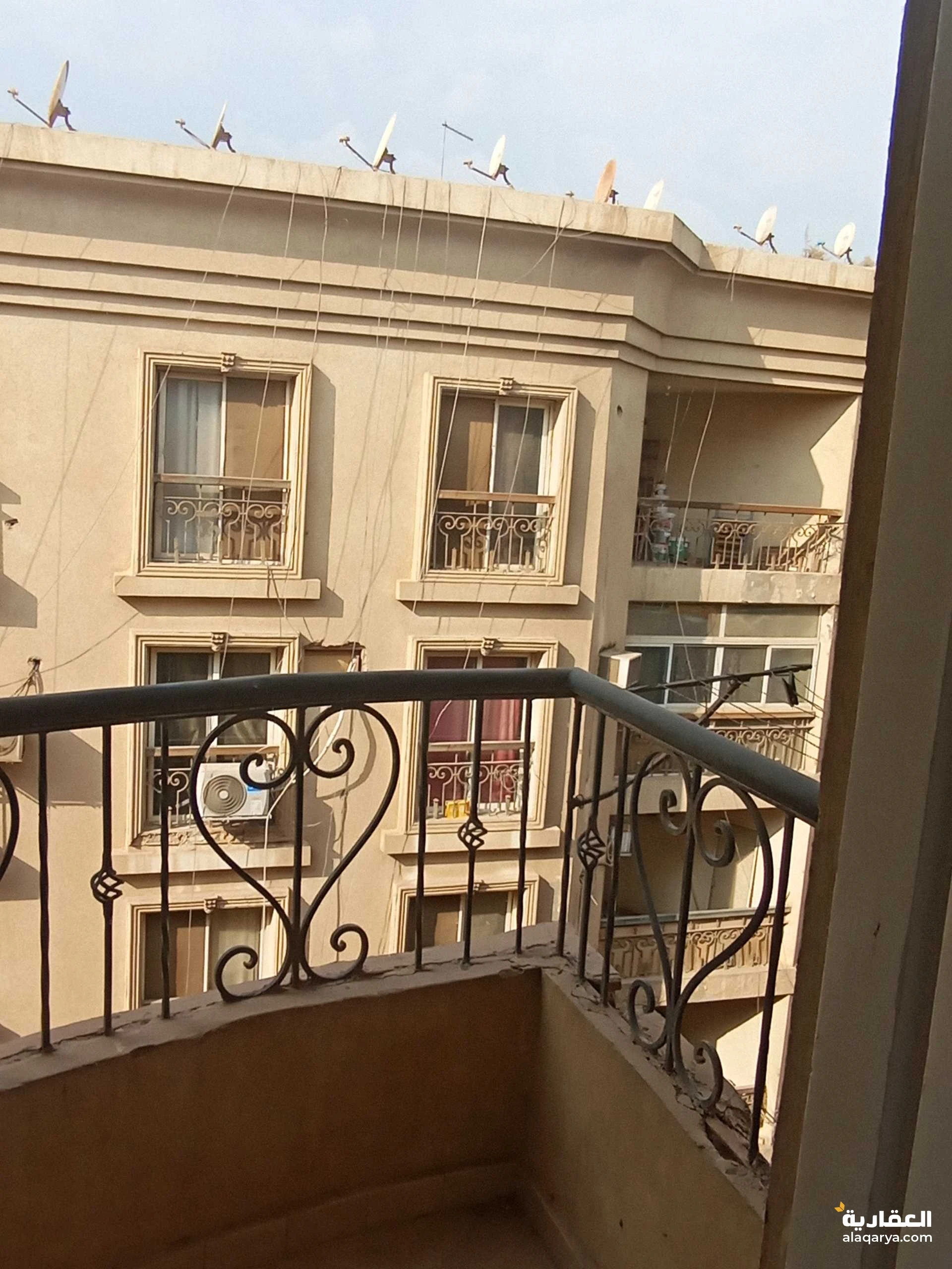 شقه للبيع تمليك في حي الاول 6 اكتوبر امام ميدان الحصري امام جامعه 6 اكتوبر