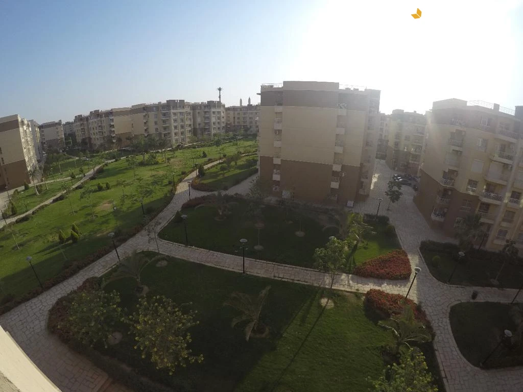 شقة بمدينتى