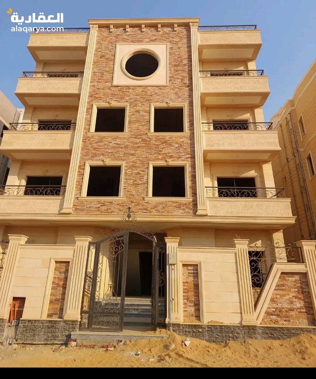 شقه للبيع مساحه 190متر التجمع الخامس الأندلس