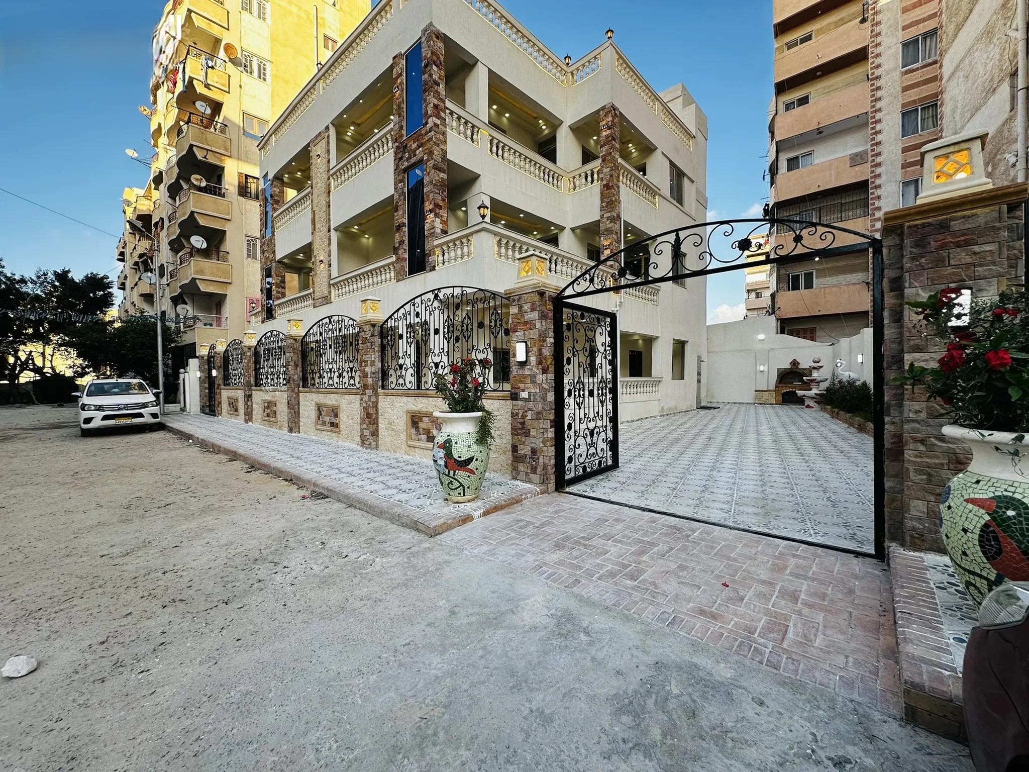 #امتلك الان فيلا للبيع بمساحة: 400م 3طوابق