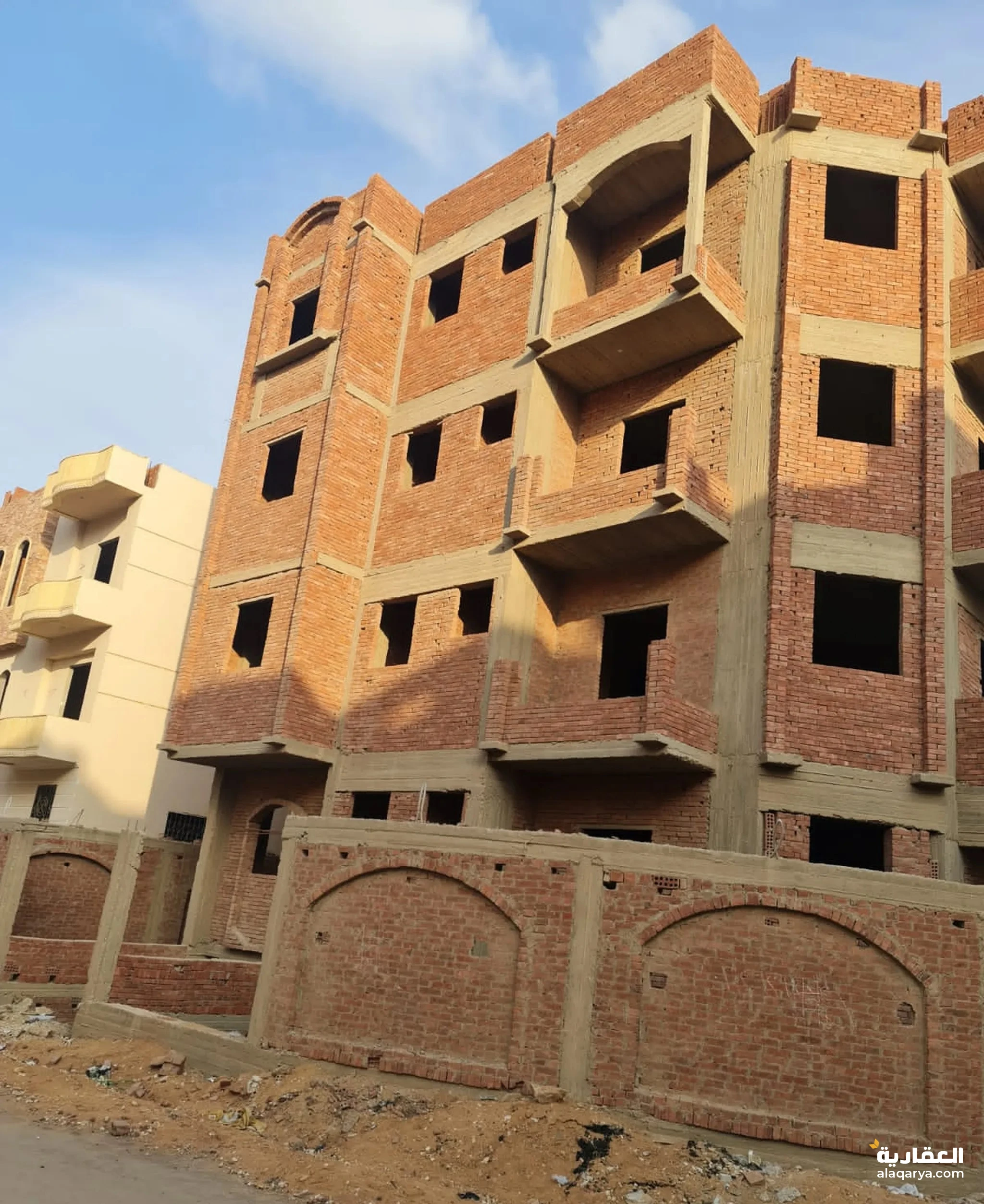 @ للبيع عمارة بمساحة 417 متر في الجيزة