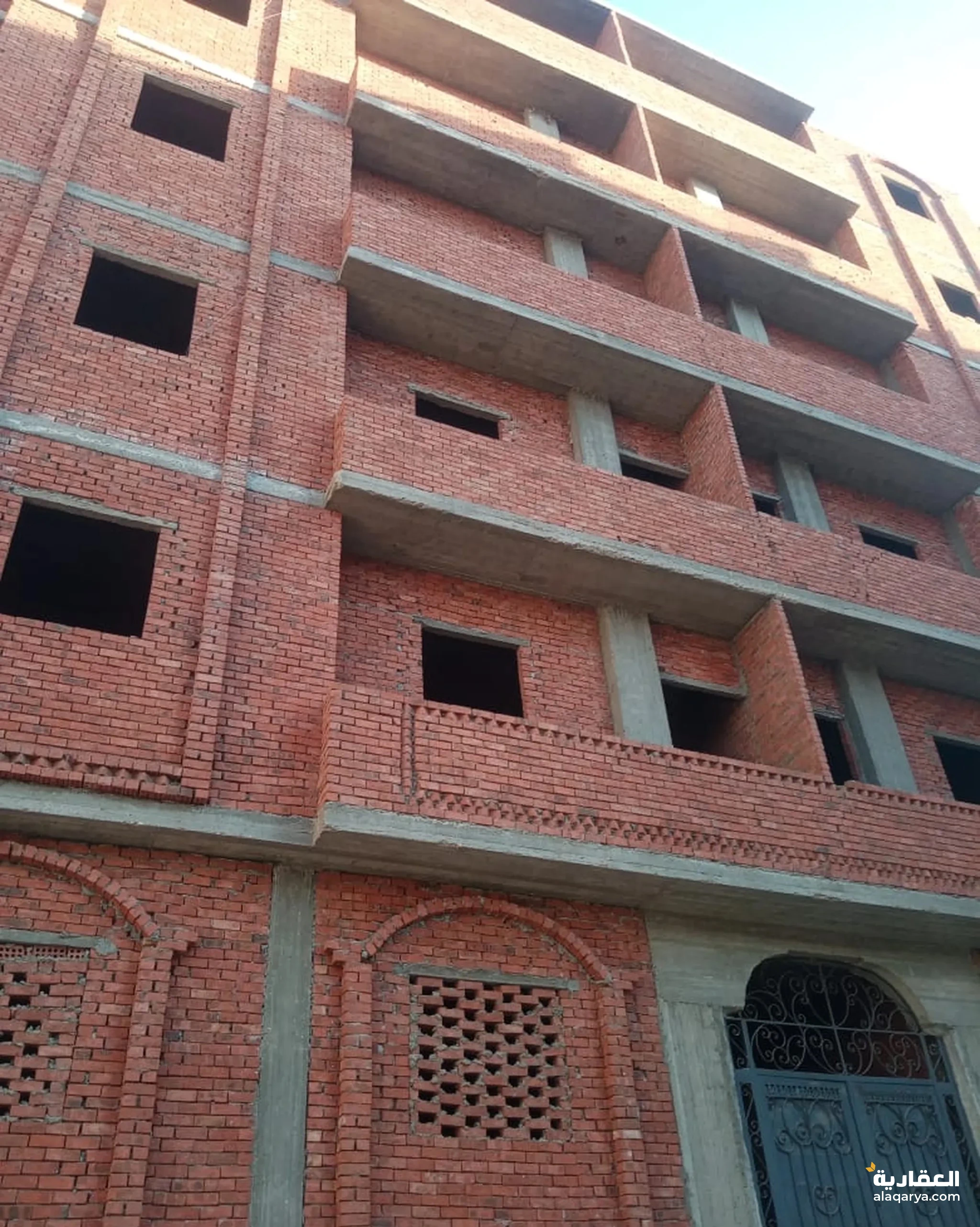 @ للبيع عمارة بمساحة 300 متر في القنا