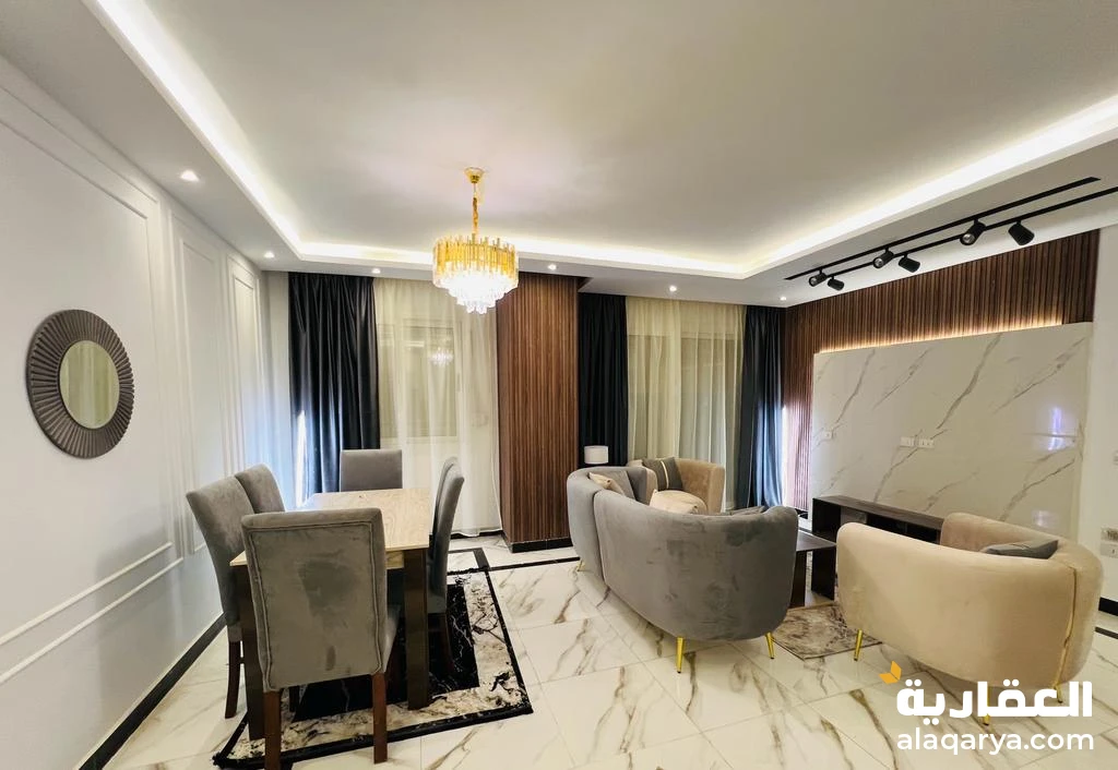 شقة متشطبة سوبر لوكس في التجمع الخامس أمام الجامعه الأمريكيه