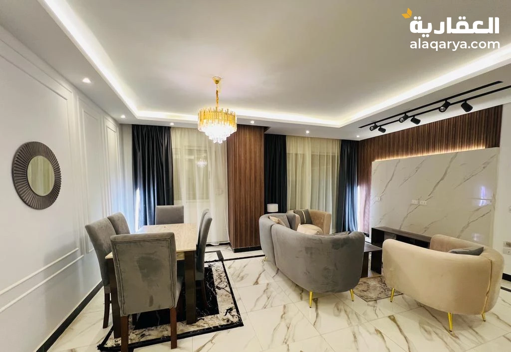 شقة متشطبة سوبر لوكس في التجمع الخامس أمام الجامعه الأمريكيه