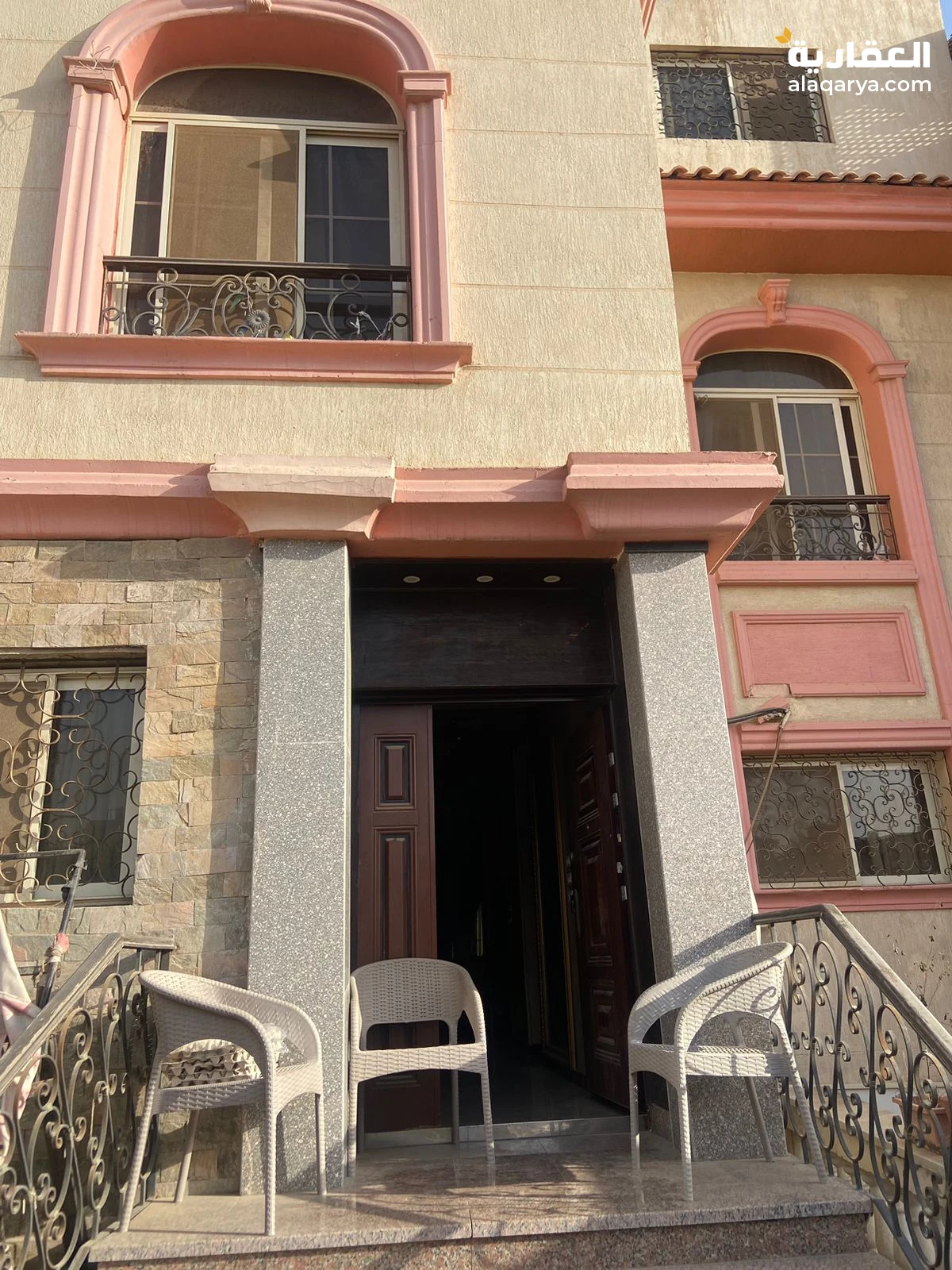 فيلا للبيع بالتجمع الاول كومباوند لاروز