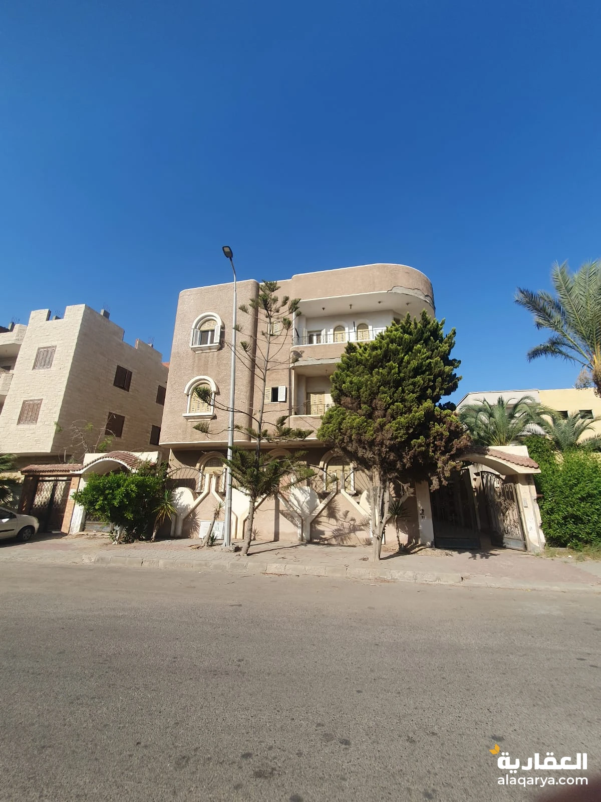 فيلا للبيع بسعر لقطه على الدولي