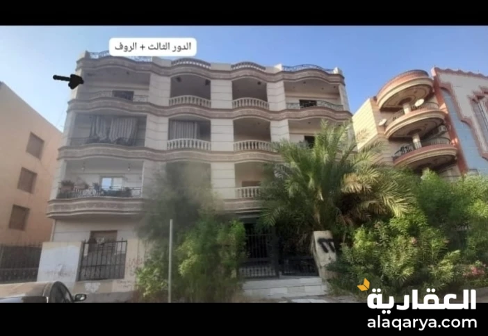 للبيع دوبلكس - الدور الثالث بأسانسير والروف علي شارع وميدان حيوي في مدينة العبور