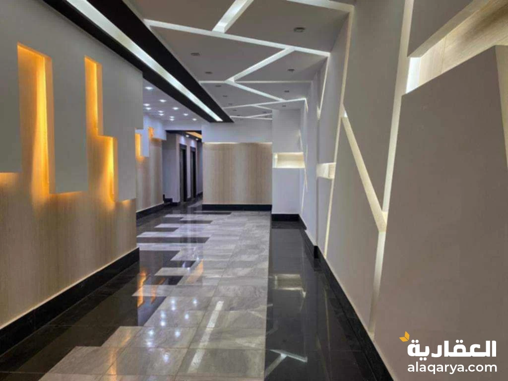 شقه لقطه للبيع بسعر مغري جداا بحي الواحه