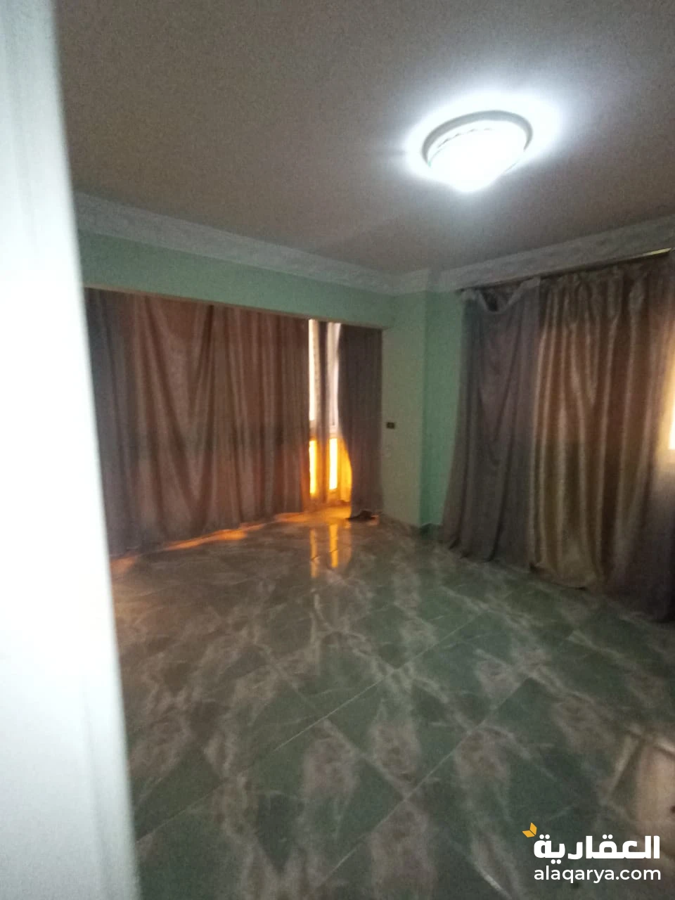 شقه للبيع في كمباوند البارون سيتيس سوبر لوكس واجهه جانبي دور ارضي مرتفع بسعر