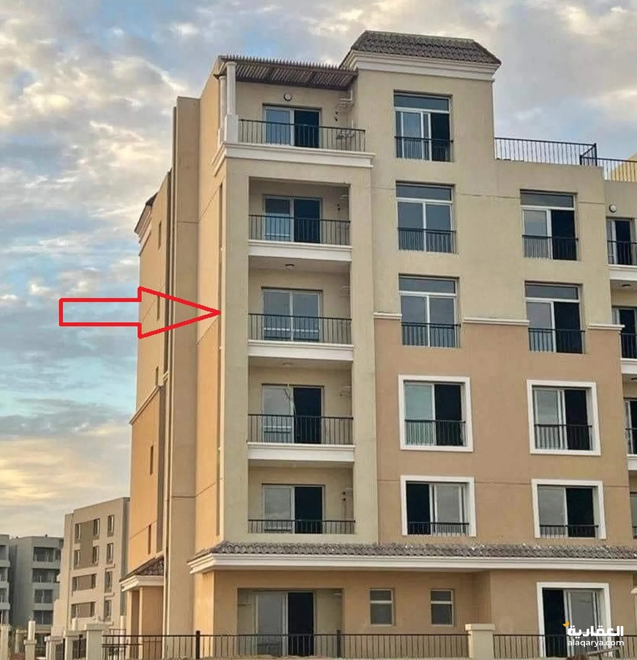 #شقه للبيع بجوار سور مدينتي كمبوند سراي