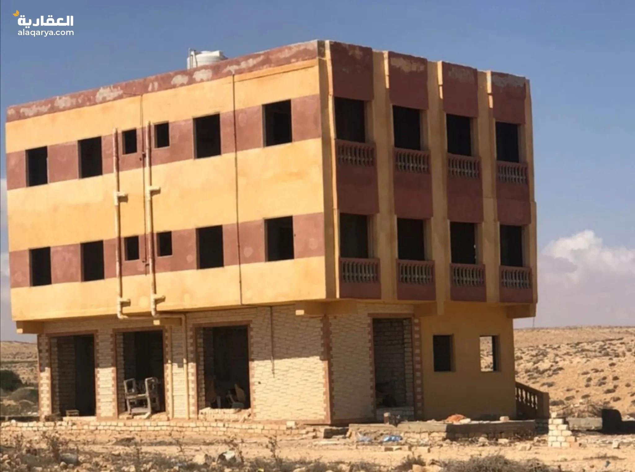 #عماره قرب شاطئ عجيبه بالاضافه لأرض 450 م في مطروح للبيع