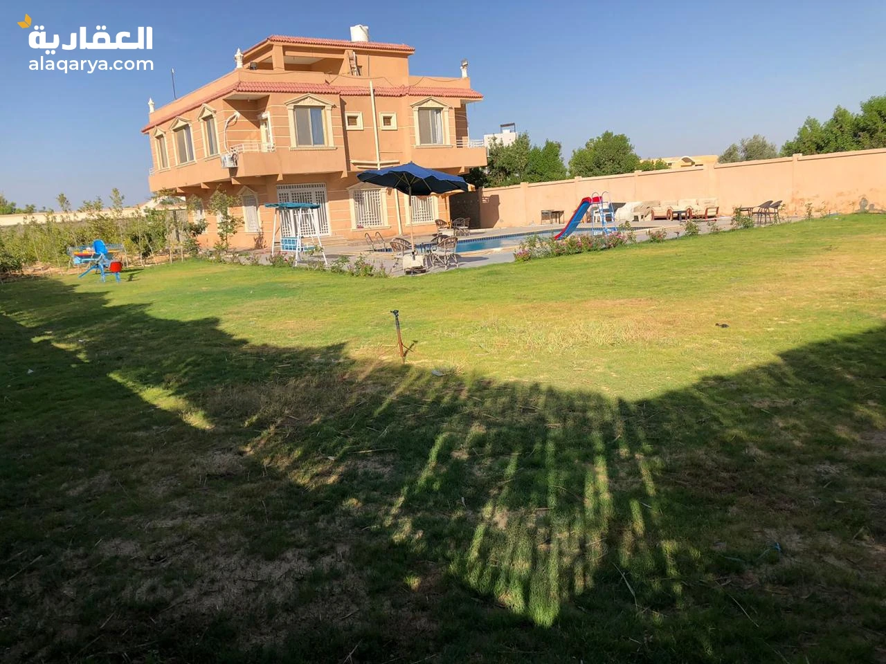 فيلا للبيع على مساحة نص فدان