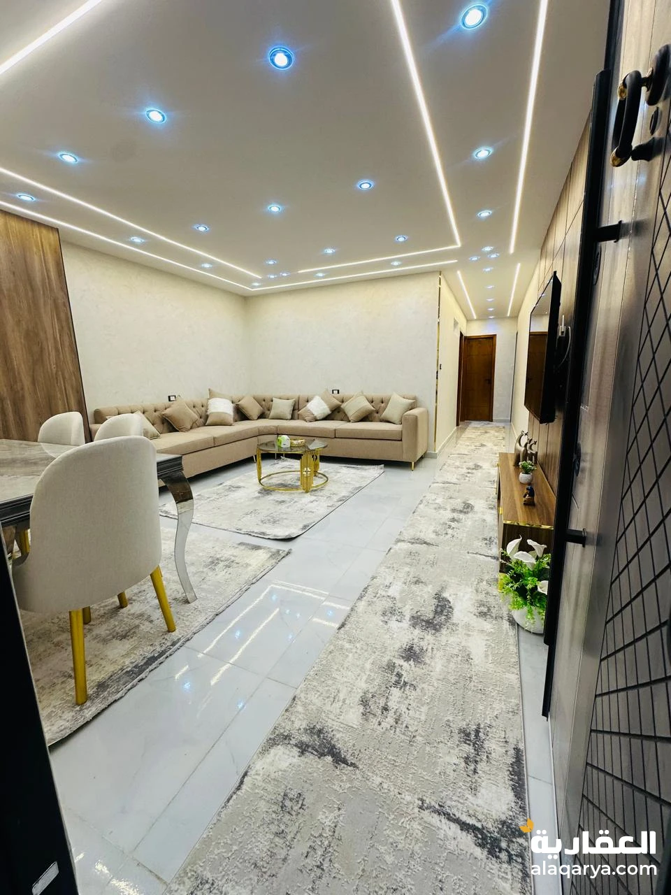 للبيع في حدائق  الاهرام ارض بحديقة واجهه مدخل خاص  120 متر