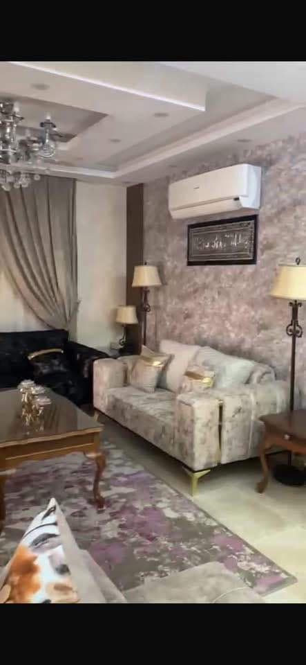 شقه للبيع بكمبوند الخمائل