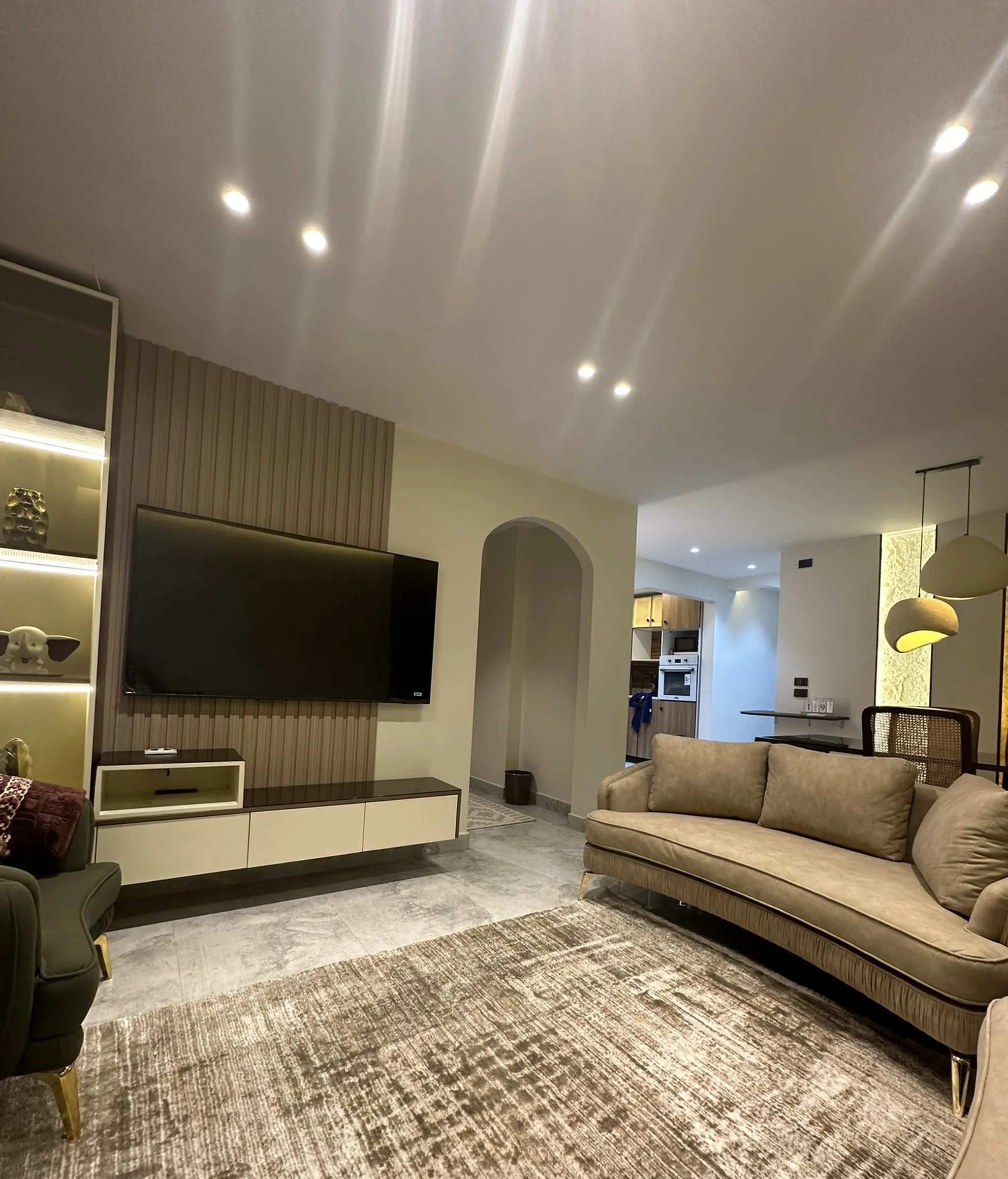 #شقة فاخرة للايجار اليومى والشهرى مكان مميز وحيوى وبها جميع المميزات تصلح للشباب والاسر