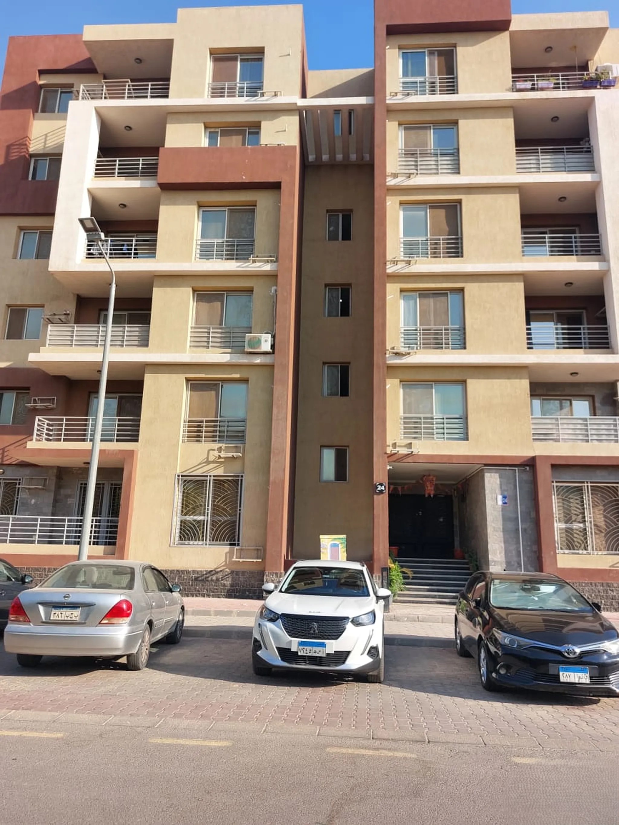 #شقة مفروشة للايجار بكمبوند جنة الشروق