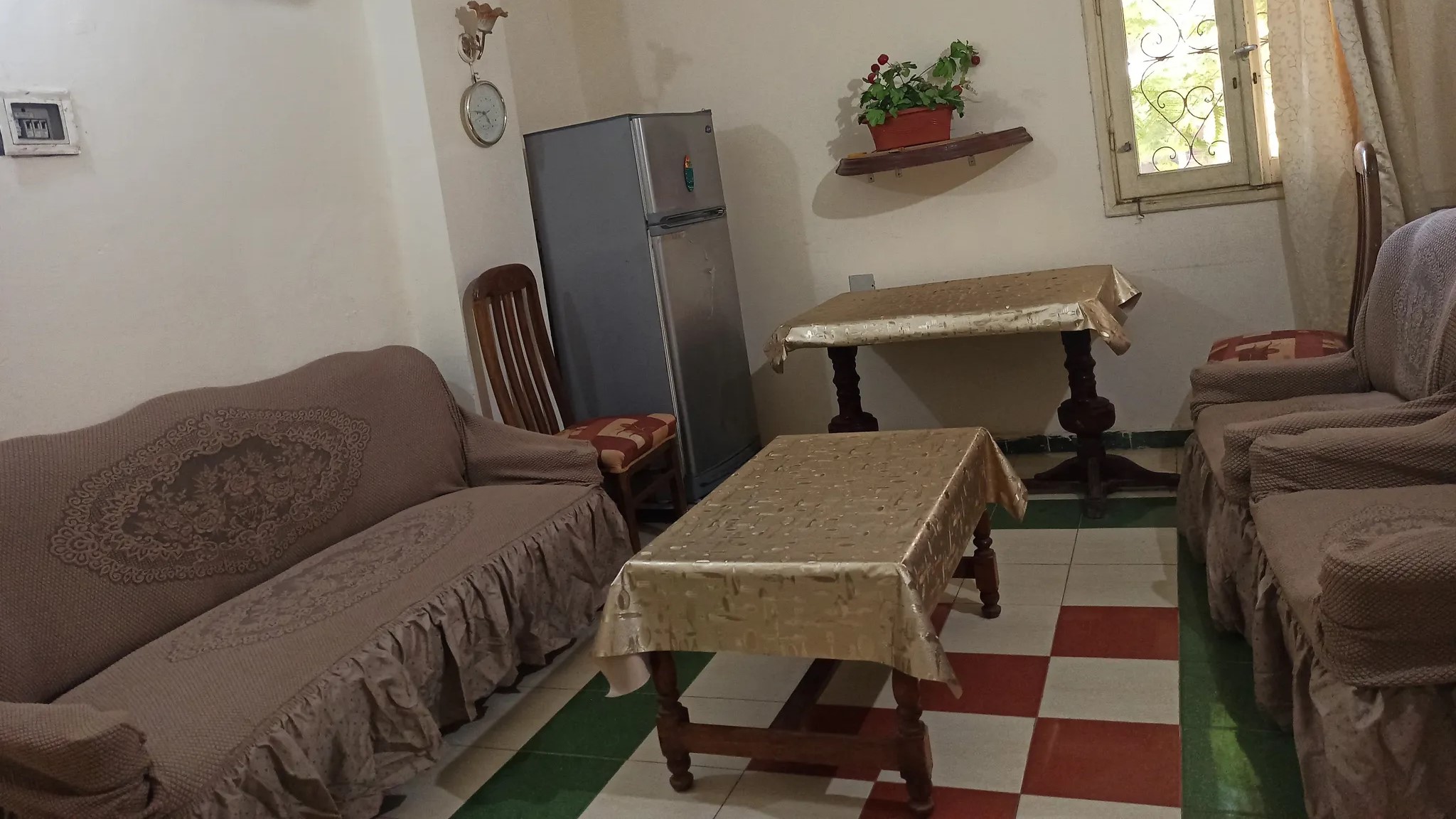 #من المالك شقة مفروشة للايجار امام السنترال الحى الثالث الشيخ زايد