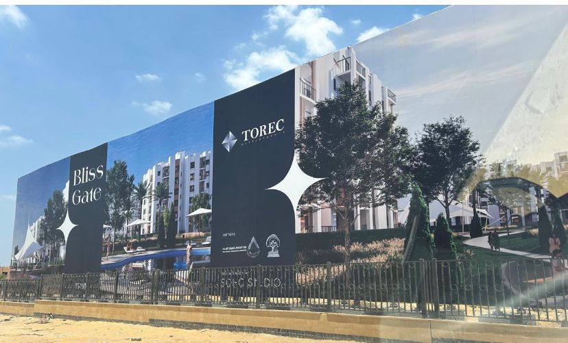 شقه للبيع في كمبوند بليس جيت