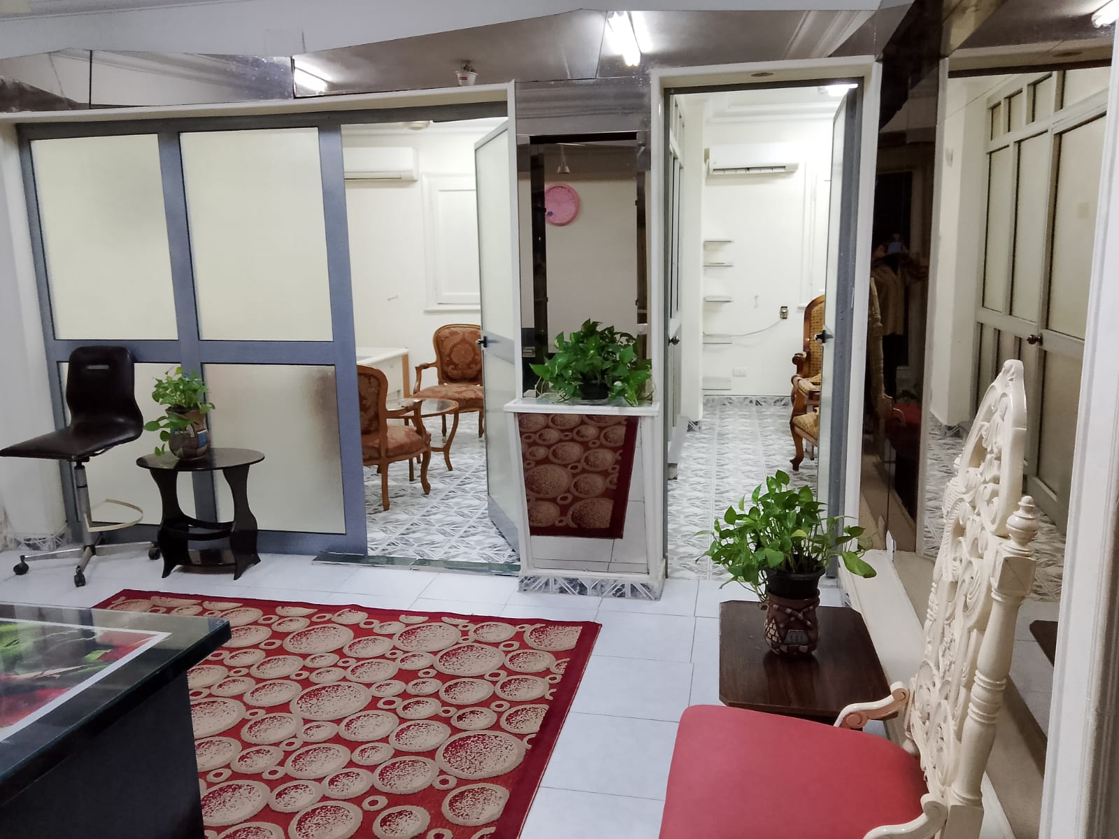 مكتب تجاري مفروشه للايجار مكان مميز جدا