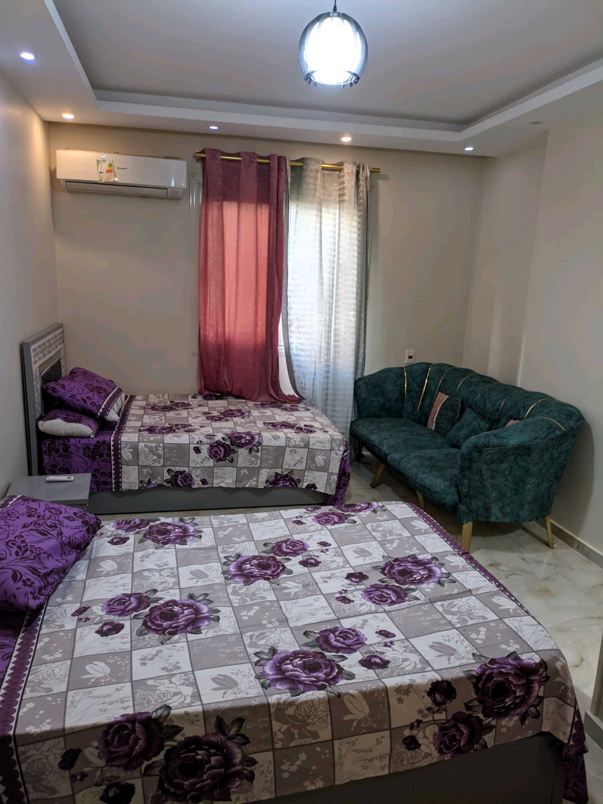 شقه فندقيه مفروشه للايجار خلف بنك مصر عباس غ