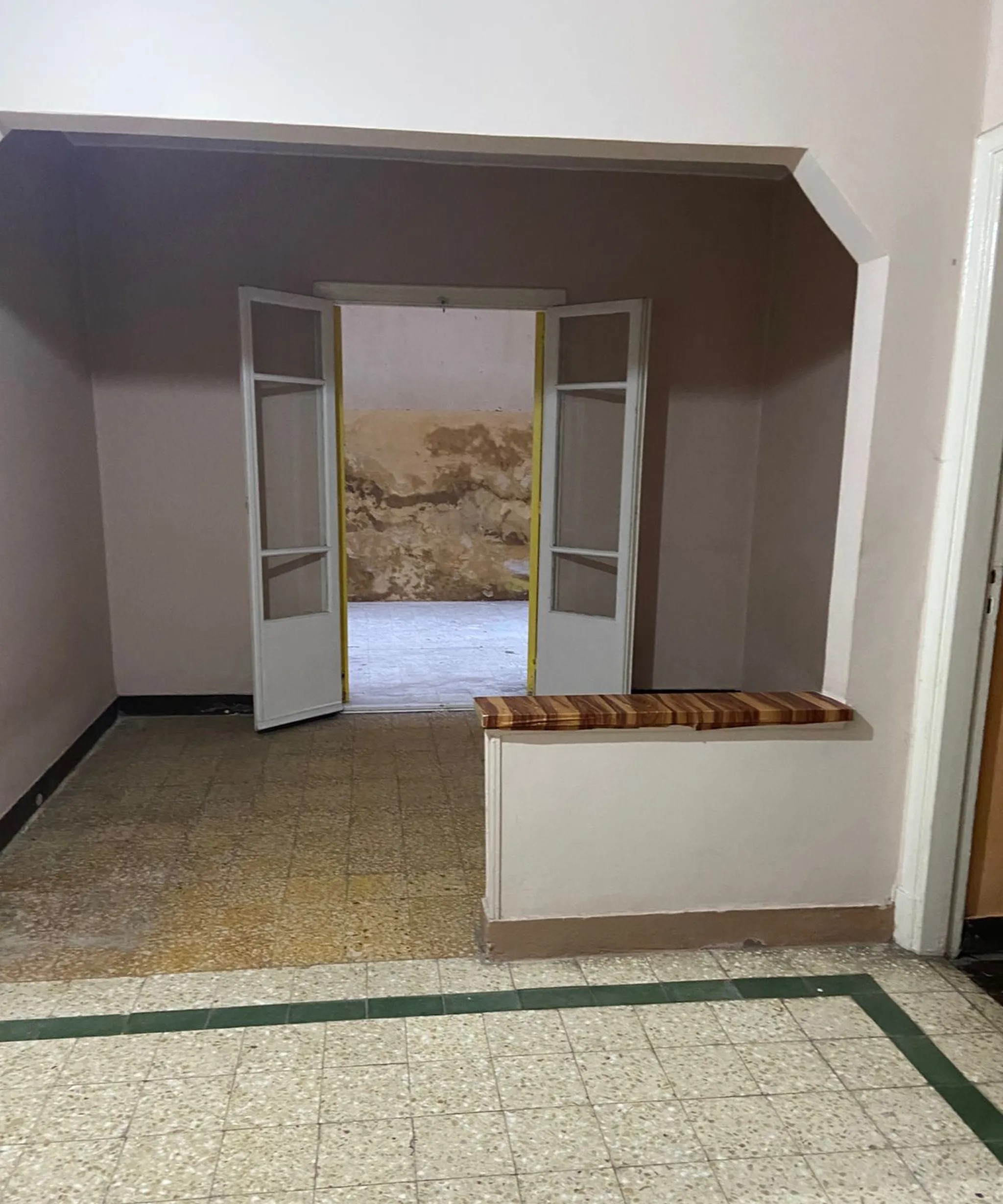 #شقه 133 متر 100 متر من الكورنيش مصطفي كامل جوار مستشفي قوات مسلحه دور ارضي 4 مليون نهائي