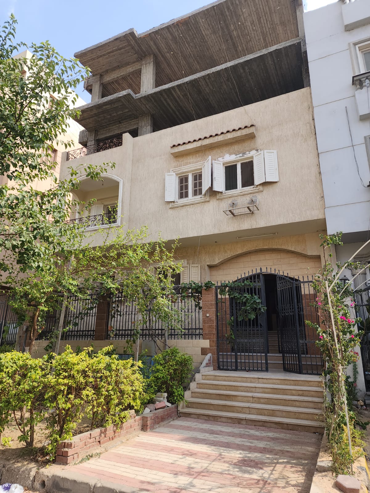 التجمع الاول منطقة ڤيلات العائلي ٣٨١