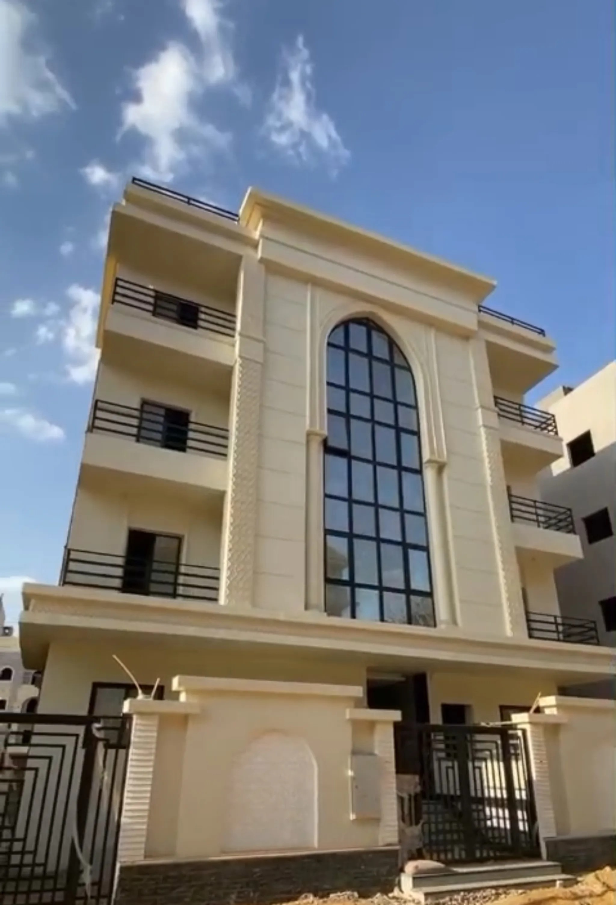 #لسرعه البيع شقه 105م بالاضافه ترأس 45م بمقدم 30%