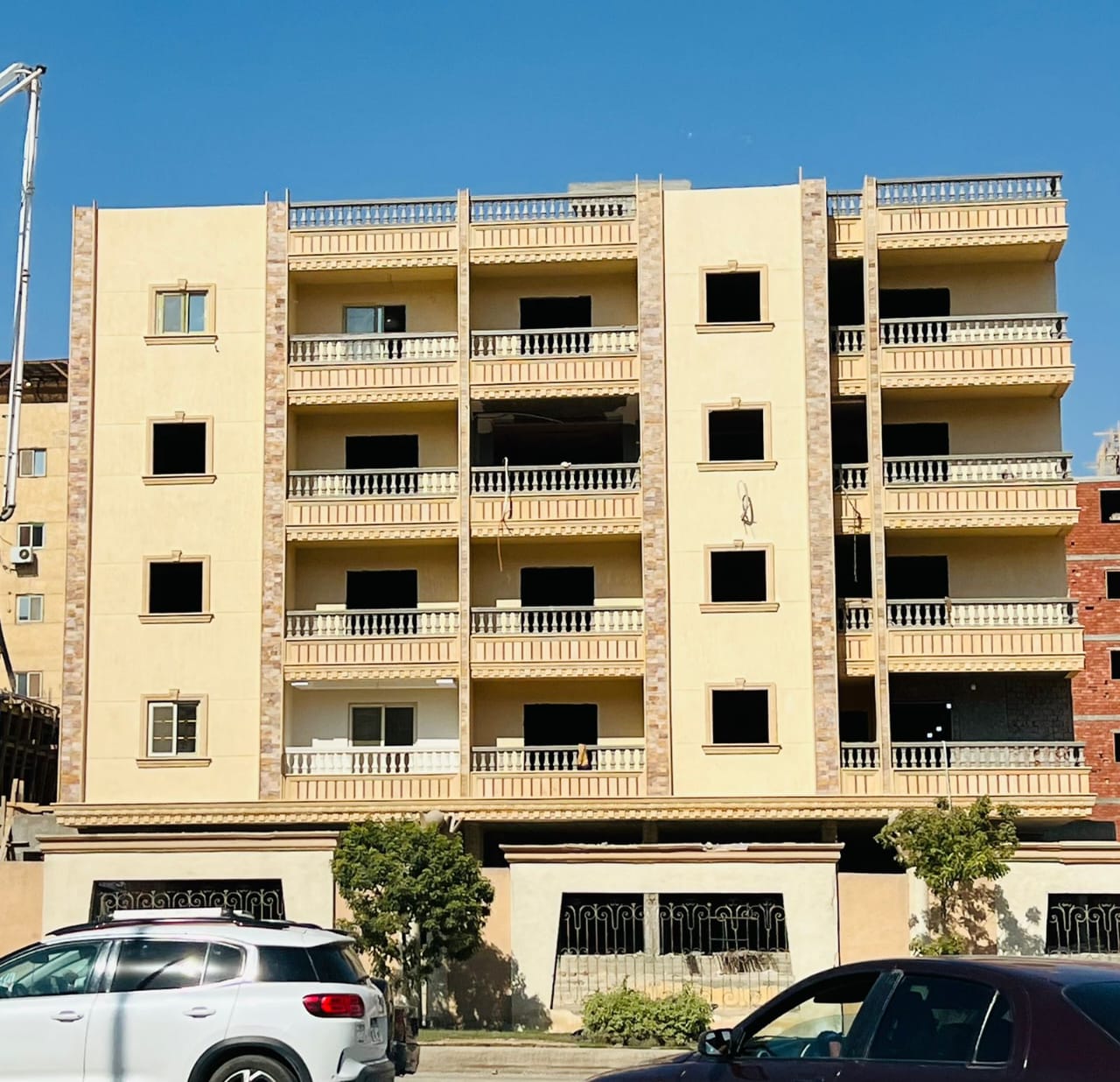 للبيع شقه بحدائق الاهرام علي #السور مباشر 🏡