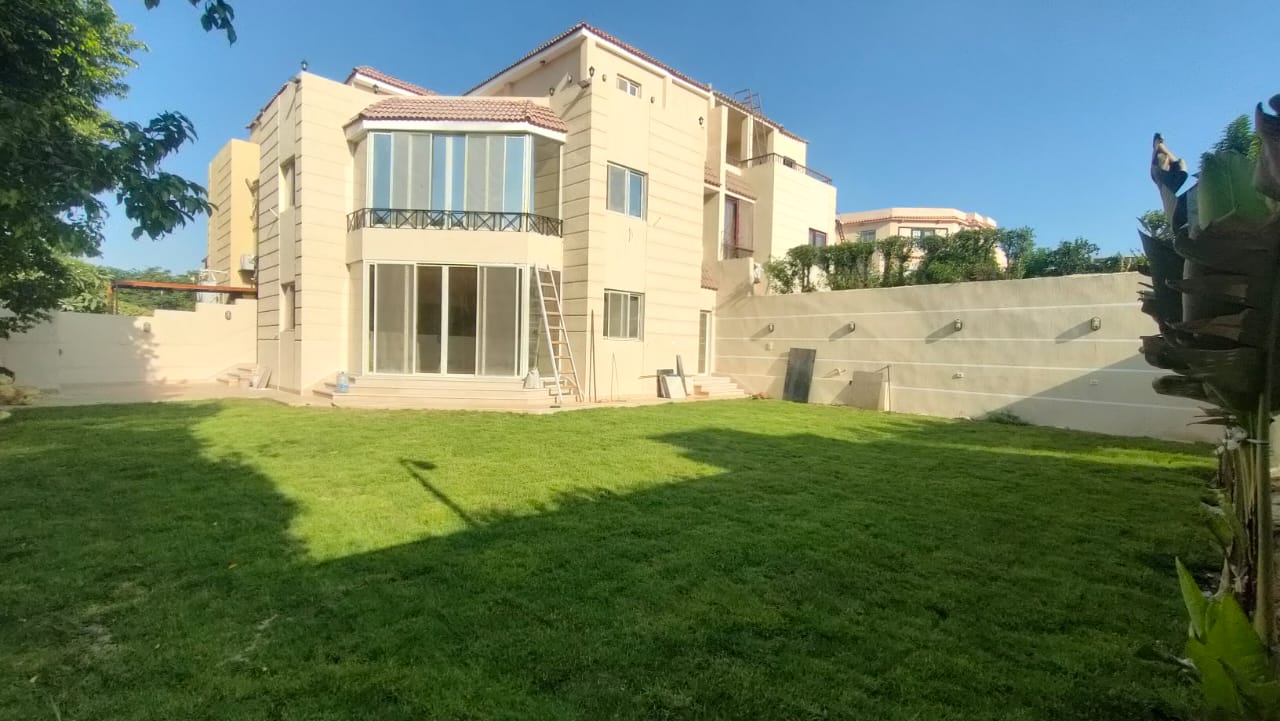 فيلا تاون هاوس داخل كمبوند جنة الشروق بالقرب من مدينتى - خلف الجامعة البريطانية