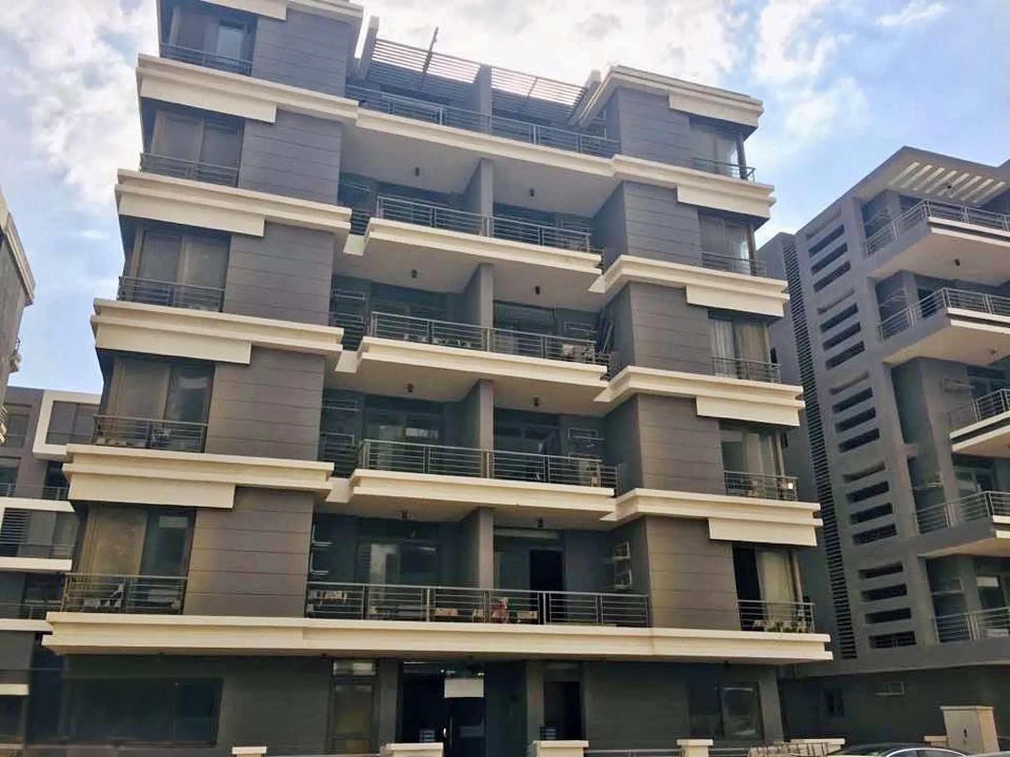 #باقل سعر شقه للبيع 160م + 30م جاردن امام بوابه مطار القاهرة مباشرة