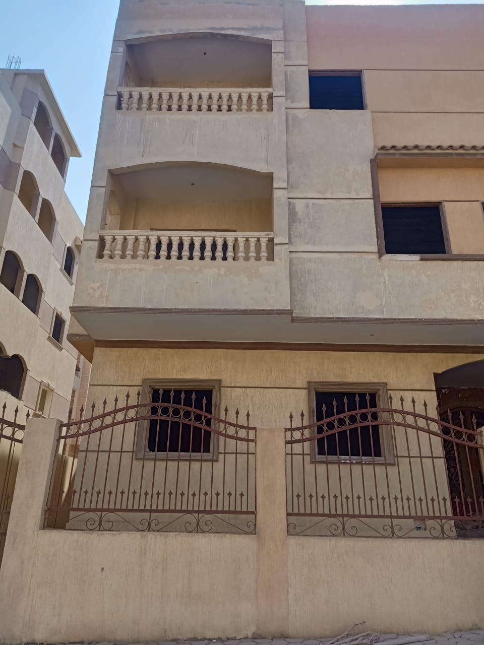 فرصة عمارة للسكن الراقي او الاستثمار منطقة الإسكان العائلي