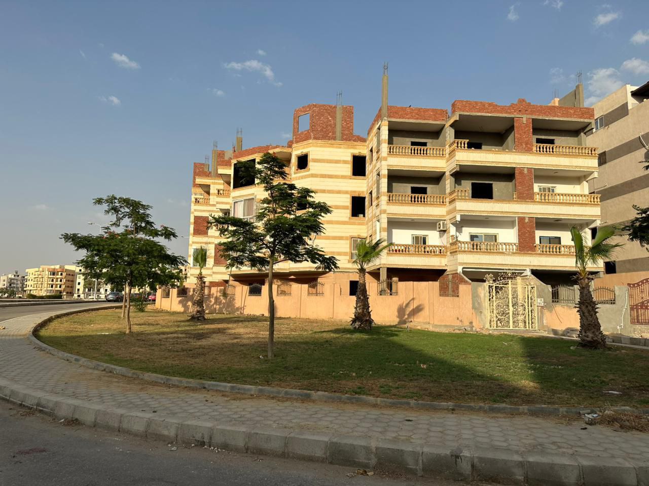 دوبلكس للبيع بالشروق موقع استراتيجي مساحة ممتازة