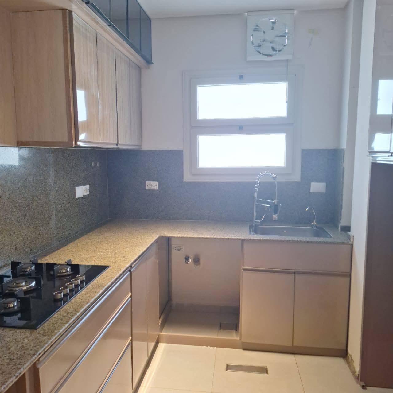 فرصة شقة فى فيلا لقطة فاخرة أول سكن بالمطبخ والدريسنج ارقي الاحياء