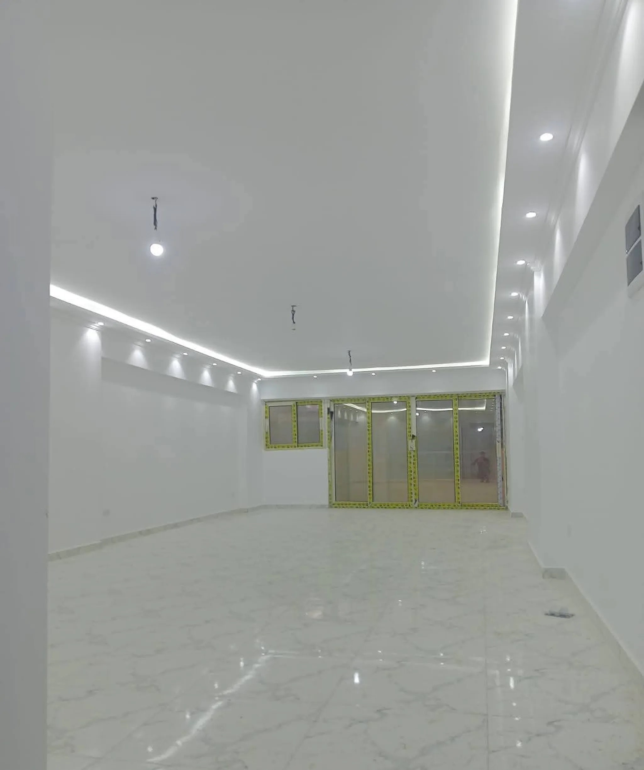 #بسم الله الرحمن الرحيم شقة للايجار اول سكن في السيوف شماعه شارع وادى الملوك الرئيسى قريبه جدا من