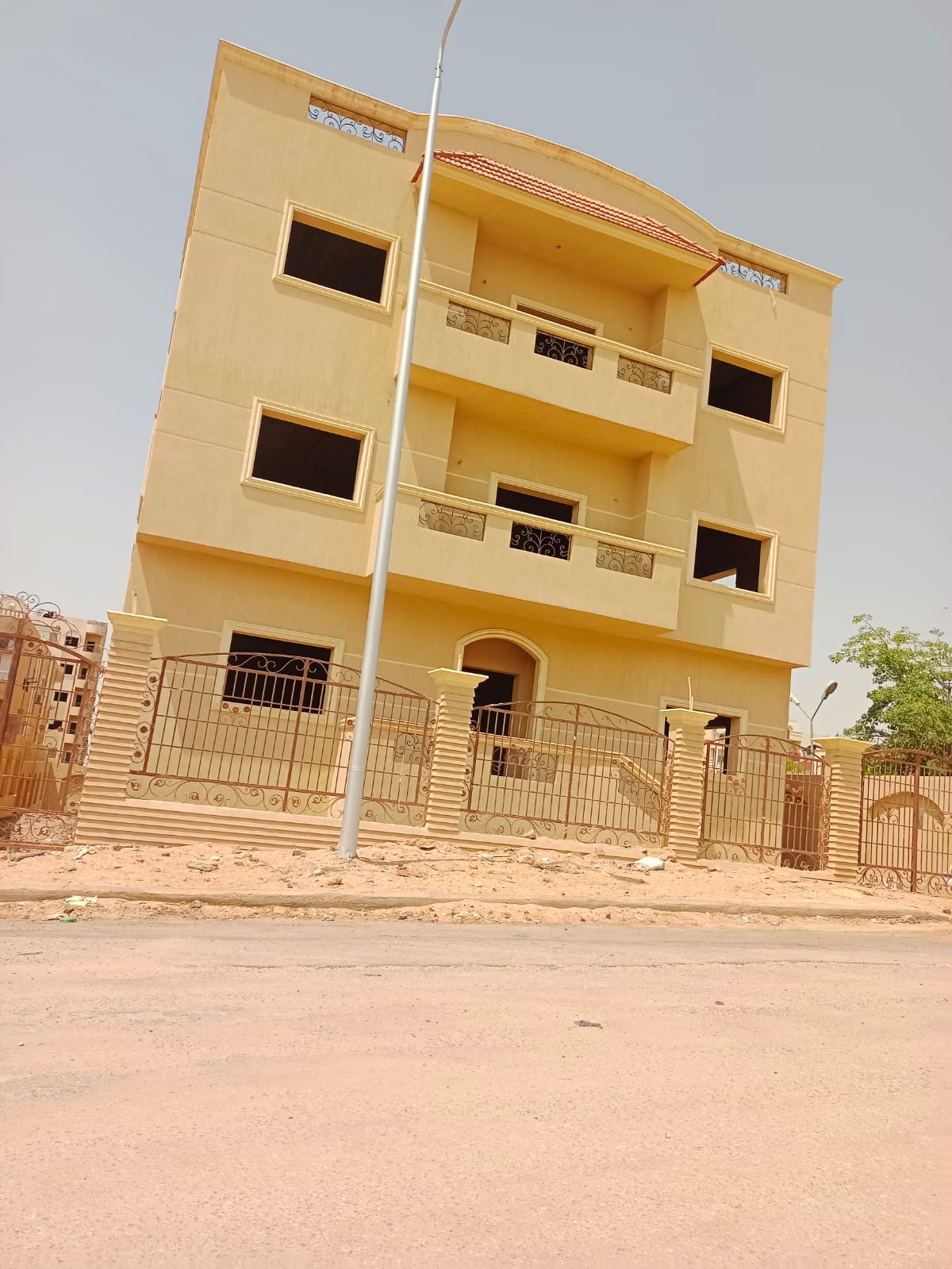 فيلا مميزة للبيع فيو بانوراما مقسمه شقق موقع راقي للسكن أو الاستثمار