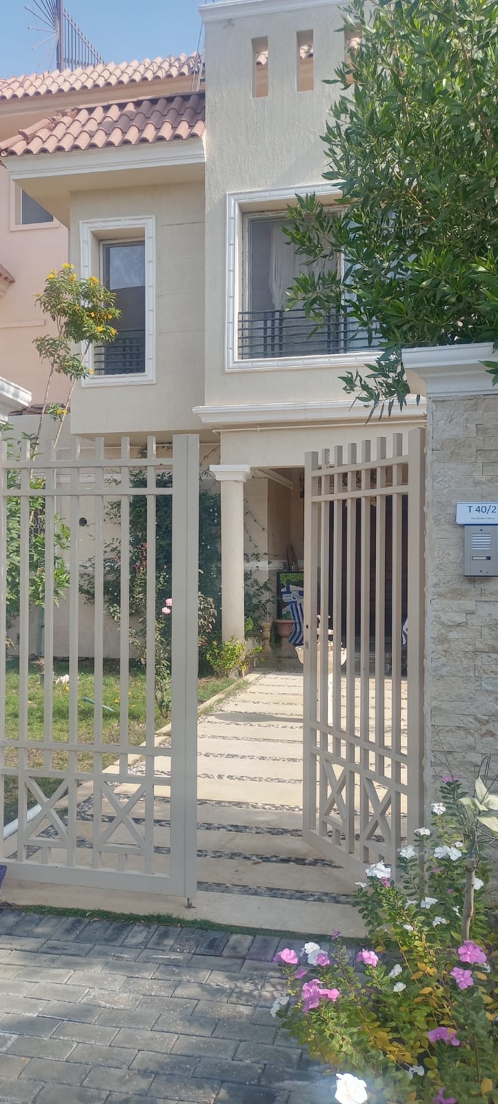 لقطة تاون هاوس فاخر للبيع – كمبوند الشروق سبرنجز | حسن علام