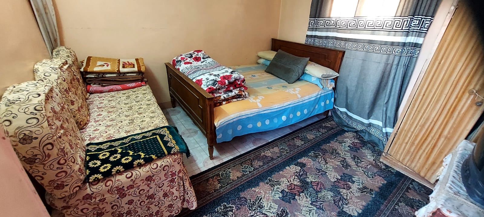 شقة مفروشة بالأجهزة والسطح للبيع