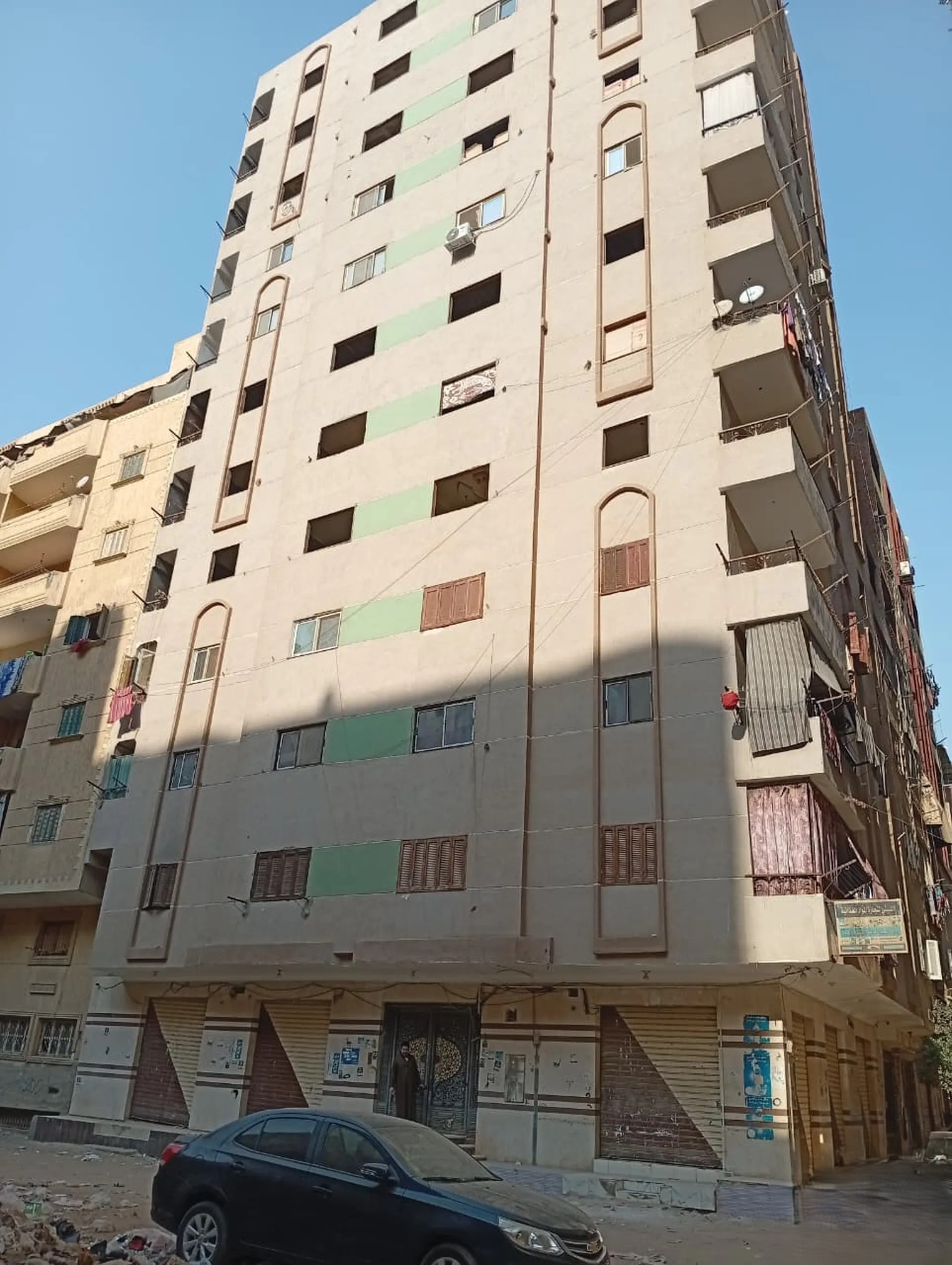 #شقة بحري 3 غرف و 2 حمام نصف تشطيب منافذها كلها علي الشارع