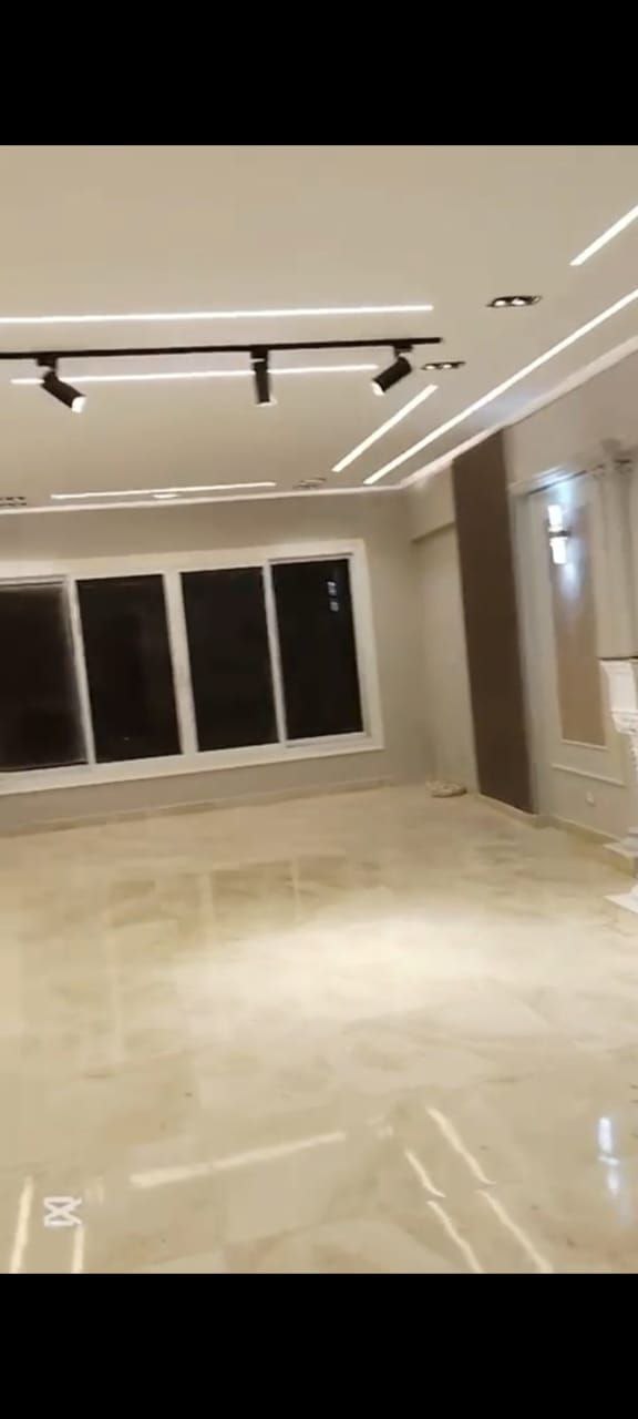 شقة مميزة للبيع بمساحة 250 متر كاملة في أرقى مواقع المنطقة الثامنه متفرع من مكرم عبيد ومصطفى النحاسCode T650