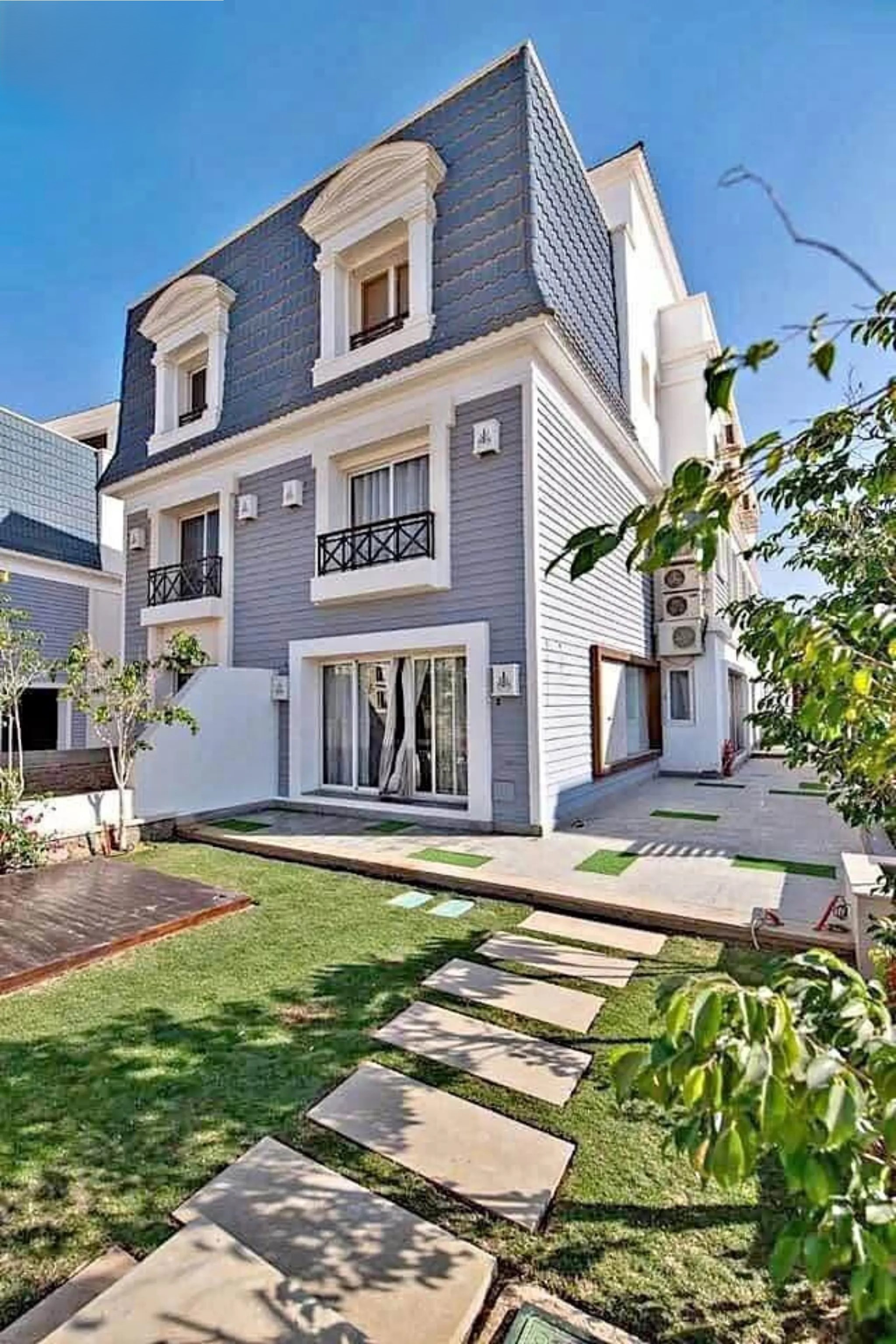 #فيلا لقطة للبيع متشطبة الترا لوكس كمبوند ماونتن فيو أمام المتحف المصري والاهرام بالتقسيط