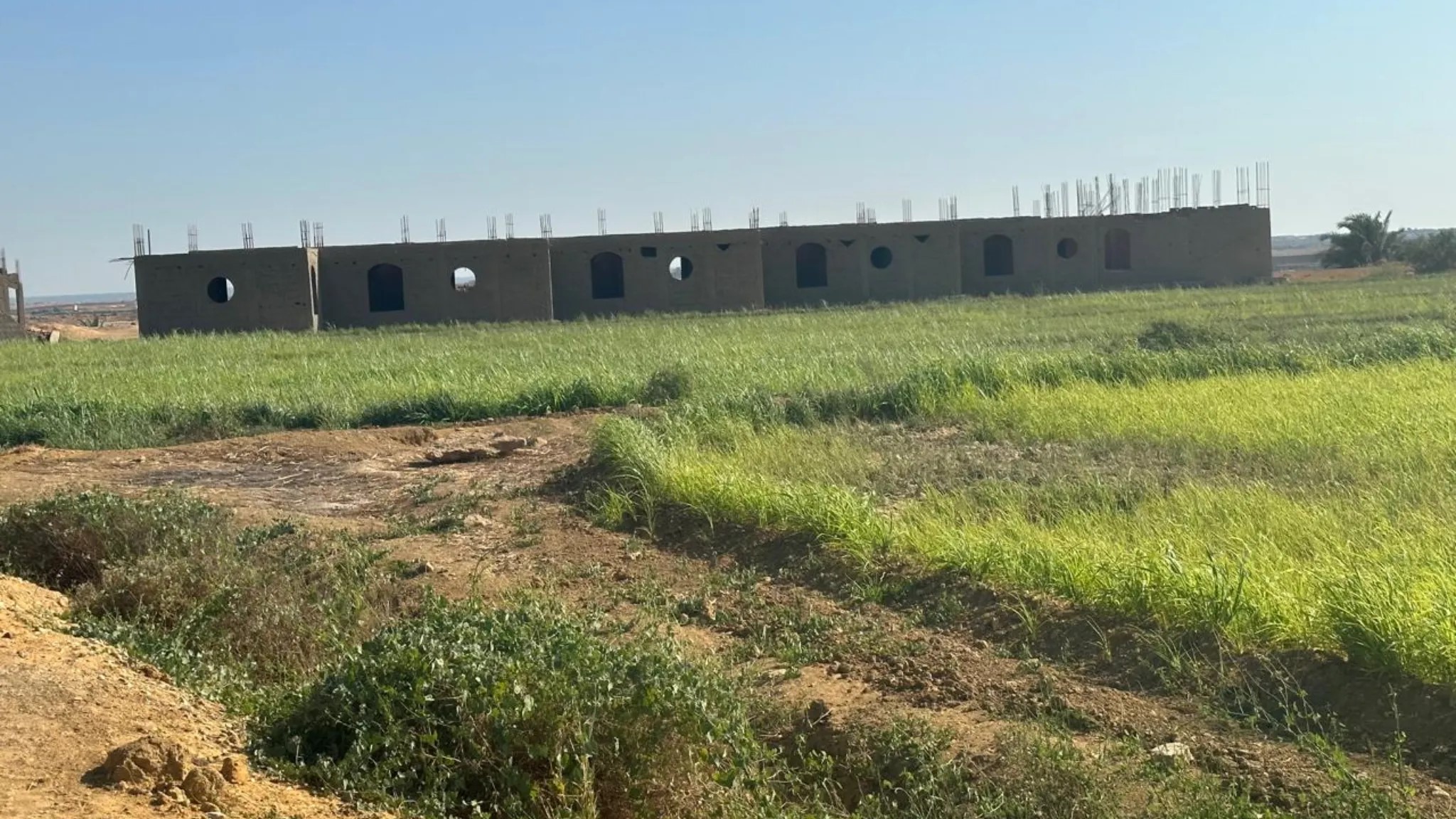 #مزرعة 17.5 فدان ملك وموتيل وإسطبلات خيل