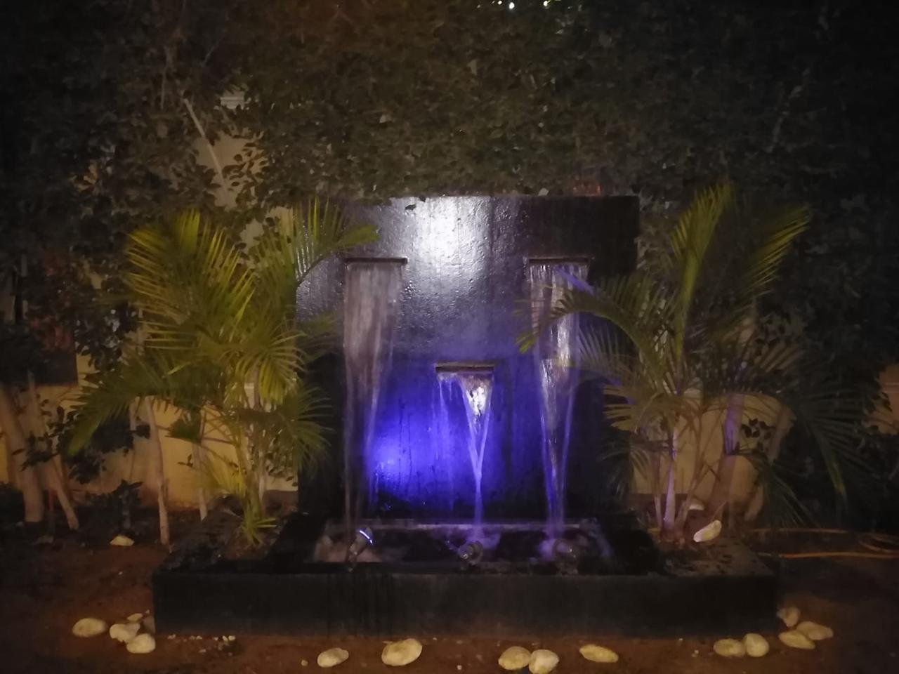 فيلا فاخرة للبيع – الحي الرابع، مدينة الشروق**الموقع:* بجوار نادي هليوبوليس وأما