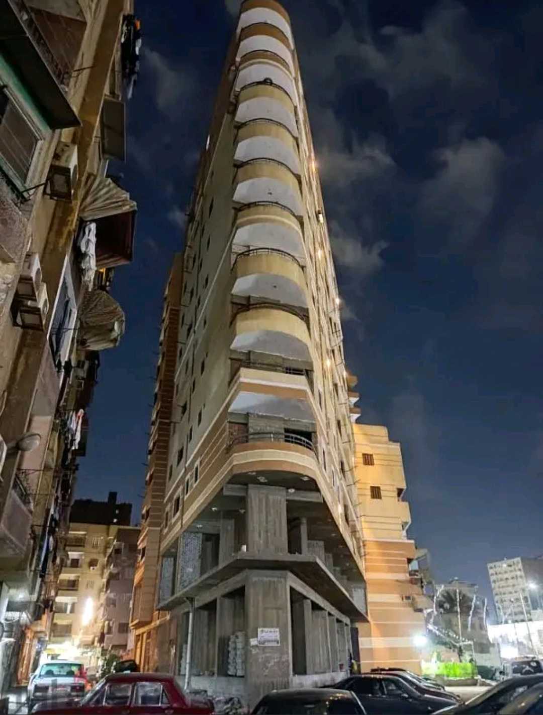 عين شمس الشرقيه أمام محطة مترو عين شمس