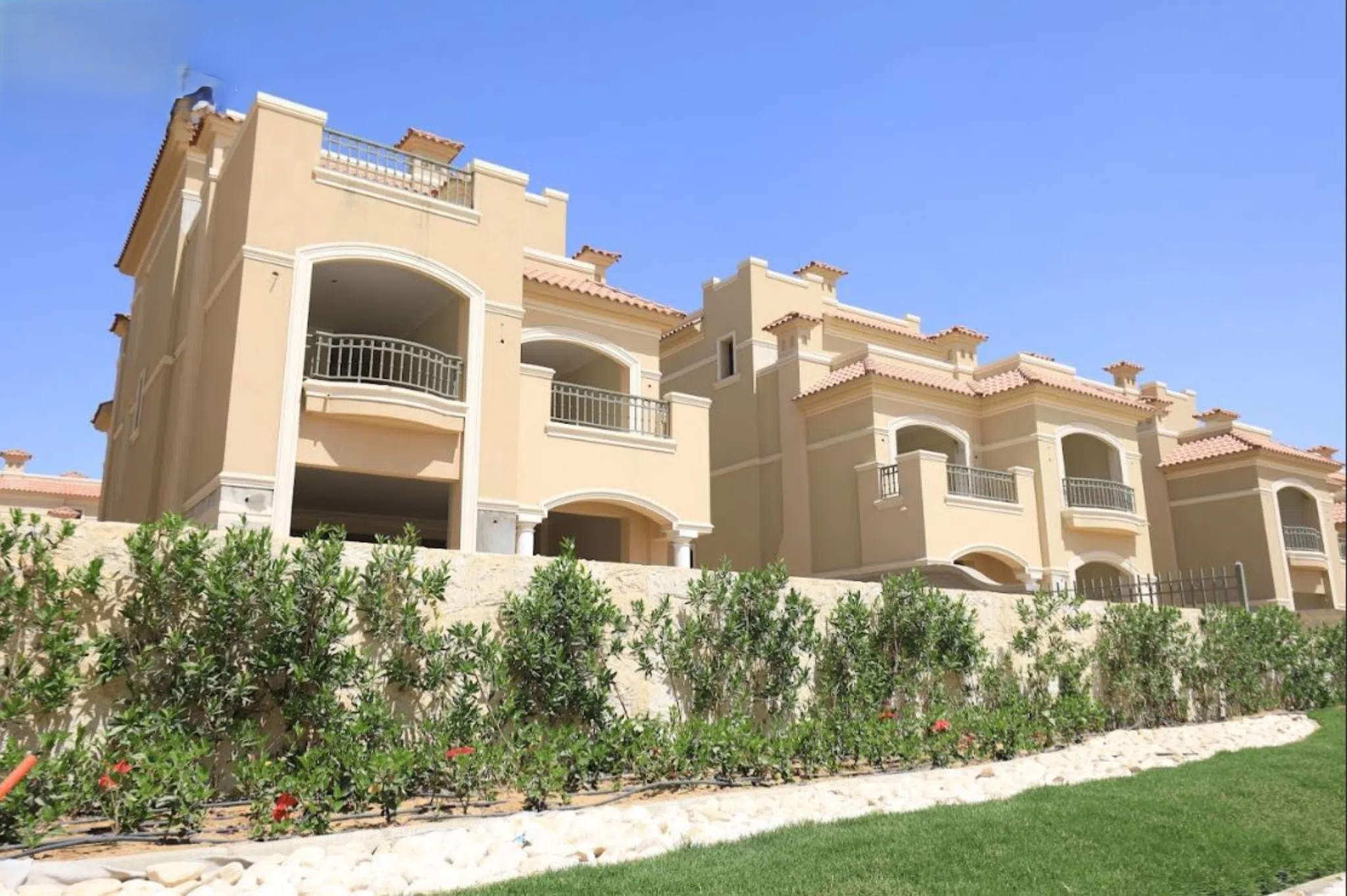 #ڤيلا للبيع في لافيستا مطلوب 895 الف كاش فقط لا غير بدون عمولات نهائياً و الباقي علي 10 سنين