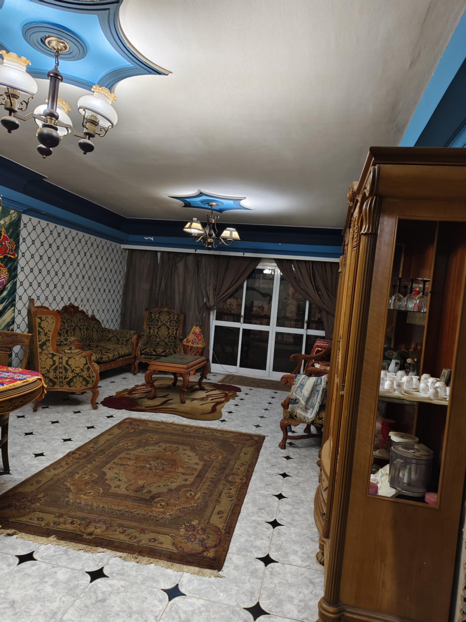 المقطم الهضبه العليا شارع 9 الرئيسى قريب من ميدان النافوره