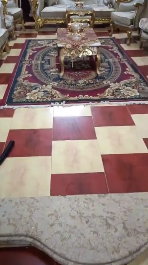 للبيع شقه ناصيه بالعشرين فيصل بالفرش وبدون